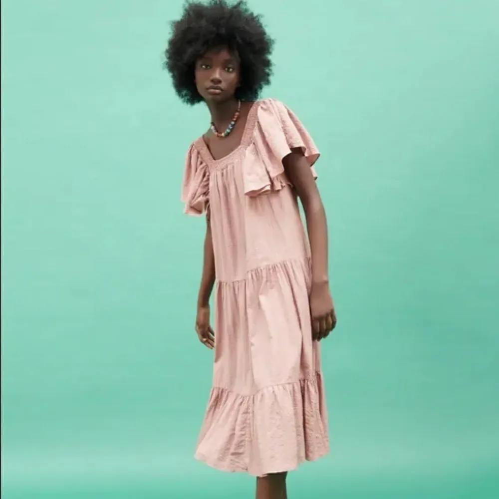 zara frilled midi dress ZARA frilled Midi Dress Size : XS Price : 3590/- Sale